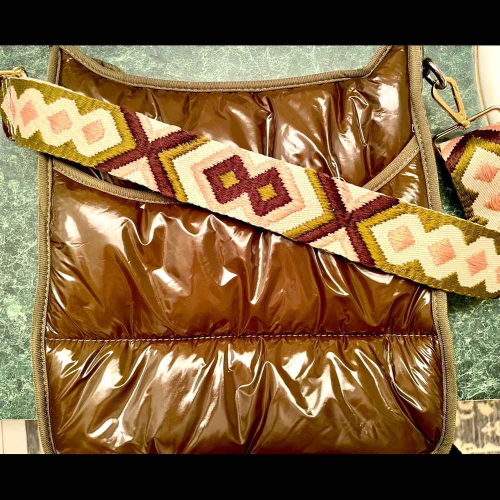 AHDOURNED dark green puffy bag with pattern strap